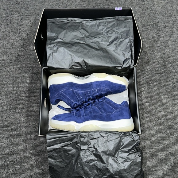 Air Jordan 11 Retro Low - Picture 7 of 8